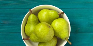 pears in a bowl