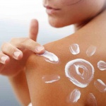 applying-sunscreen_medium
